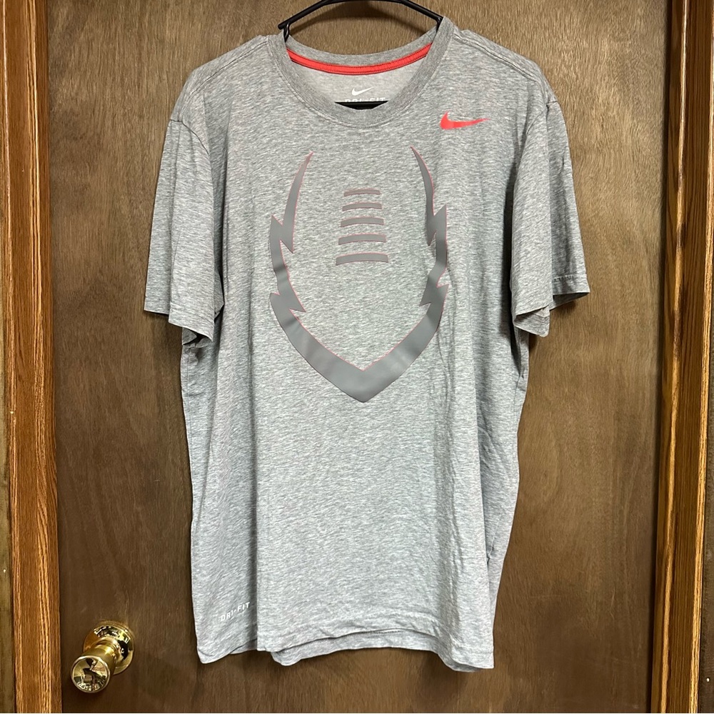 Nike Short Sleeve Shirt Large